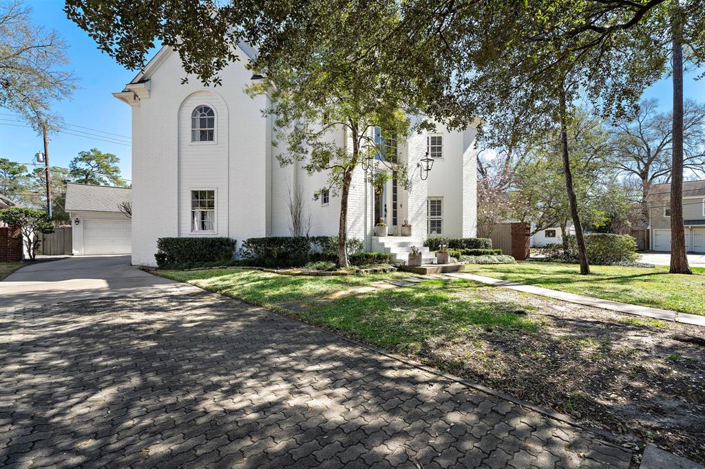 2 Hilshire Oaks Court