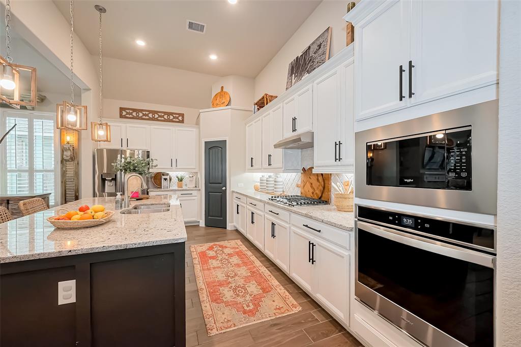 8723 Gladiolus Drive, Richmond, Texas image 12