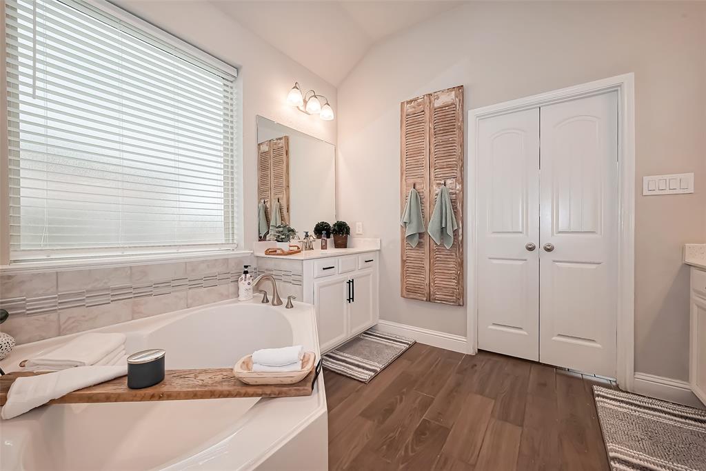 8723 Gladiolus Drive, Richmond, Texas image 32