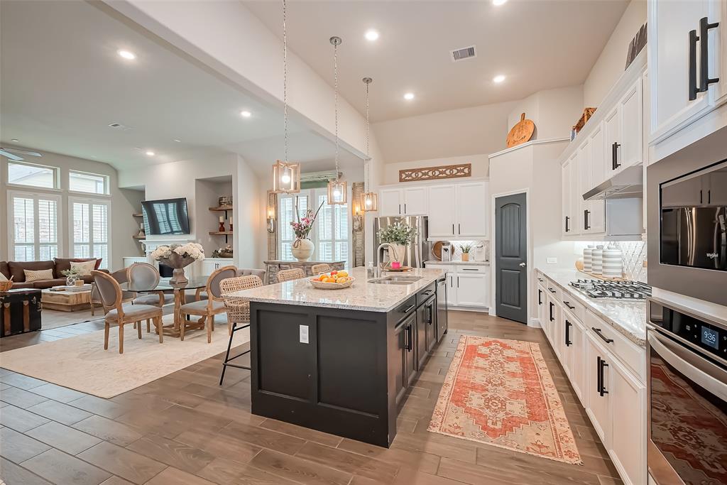 8723 Gladiolus Drive, Richmond, Texas image 10