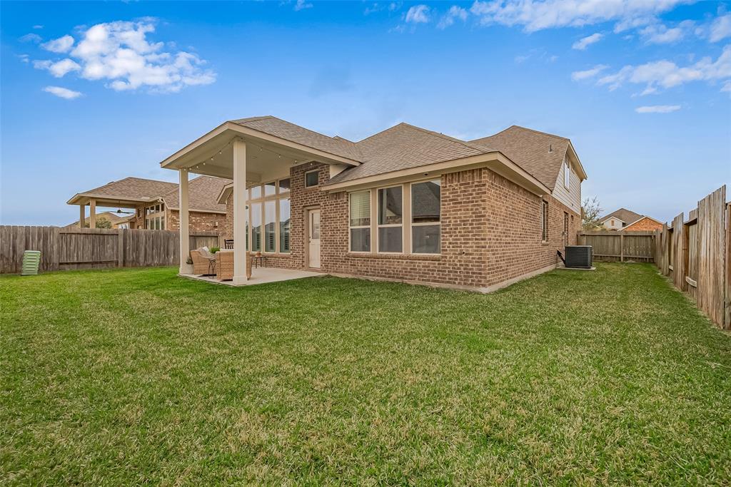8723 Gladiolus Drive, Richmond, Texas image 49
