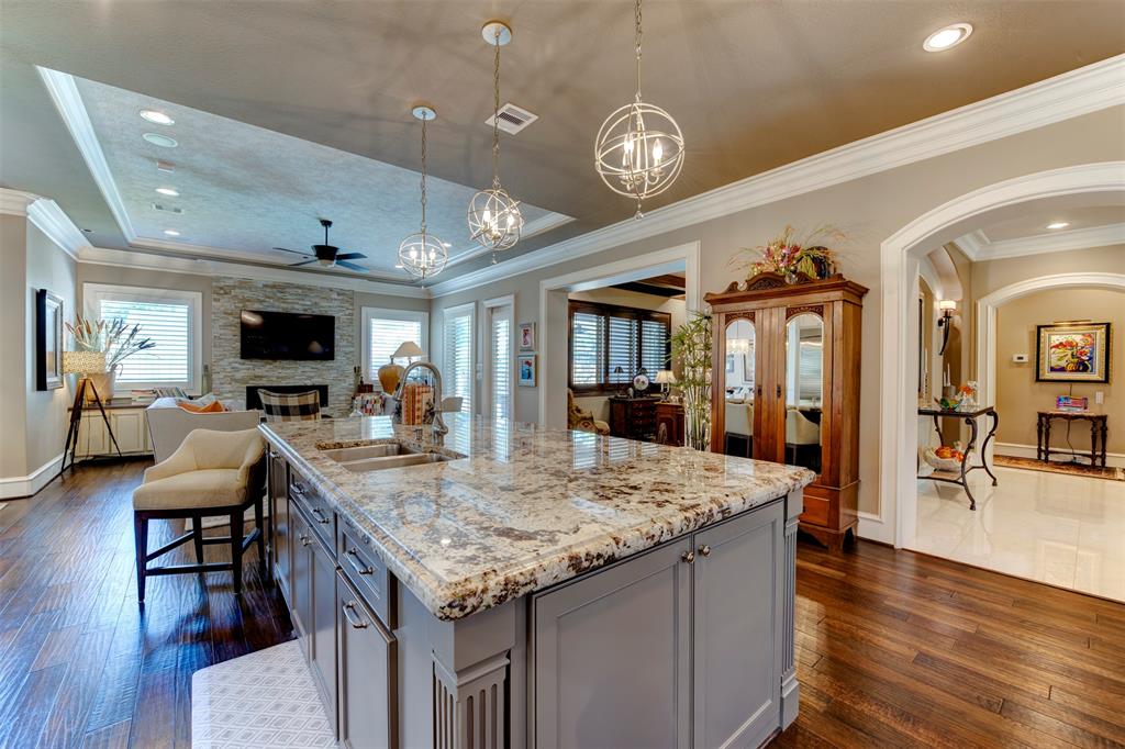 13906 Saint Marys Lane, Houston, Texas image 14