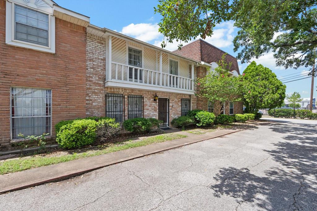 6697 De Moss Drive 697