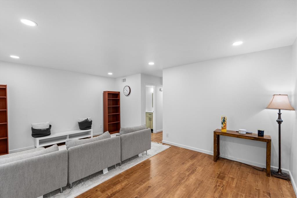 6697 De Moss Drive 697