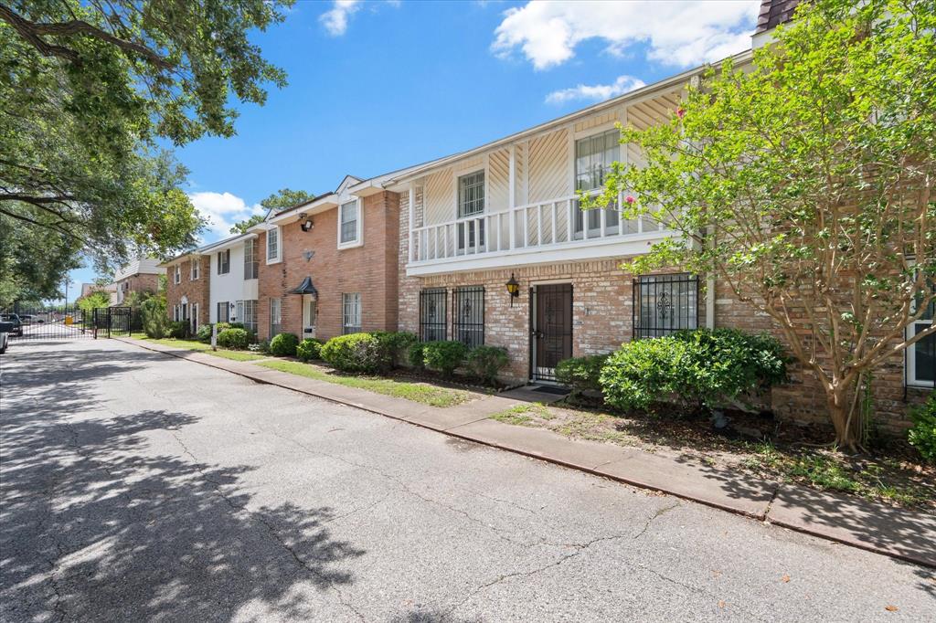 6697 De Moss Drive 697