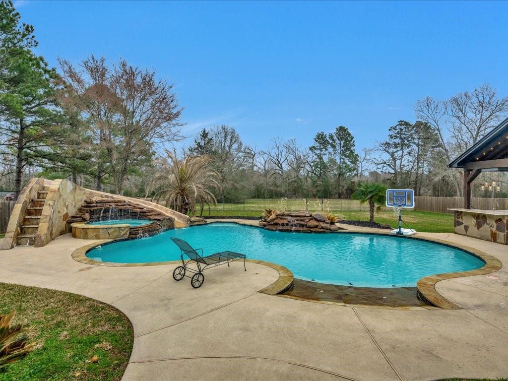 132 Lancewood Circle, Lufkin, Texas image 2
