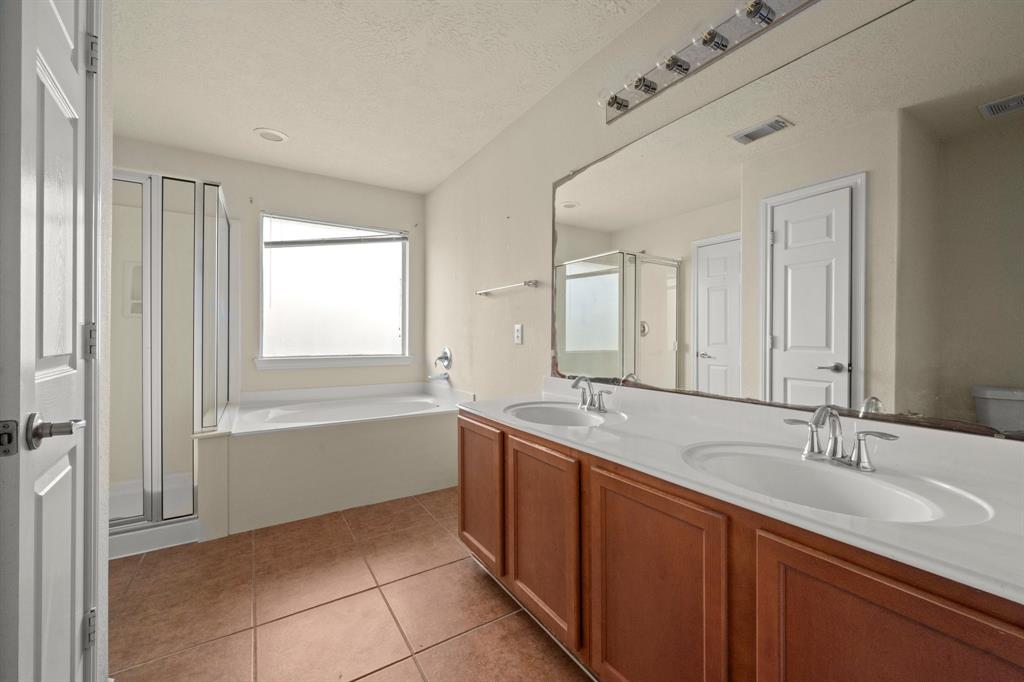 251 Drake Run, League City, Texas image 16