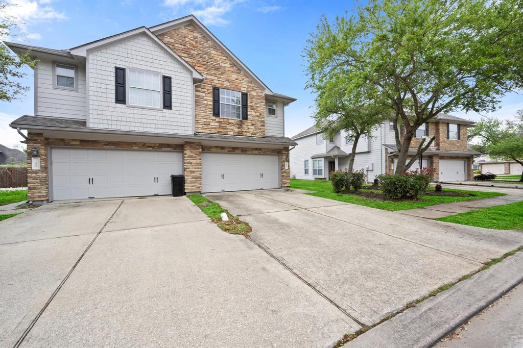 251 Drake Run, League City, Texas image 2