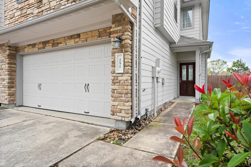 251 Drake Run, League City, Texas image 4