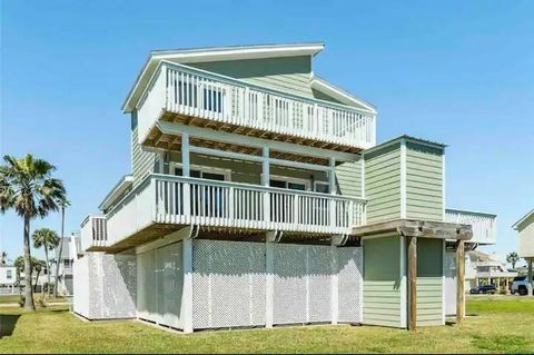 Single Family Residence in Galveston TX 13617 Pirates Beach Boulevard.jpg
