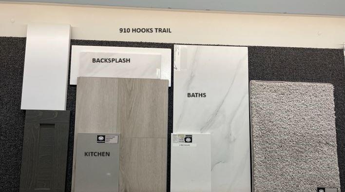 910 Hooks Trail