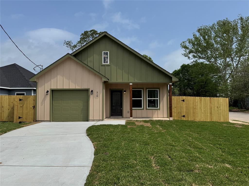 318 E Republic Avenue, Baytown, Texas image 1