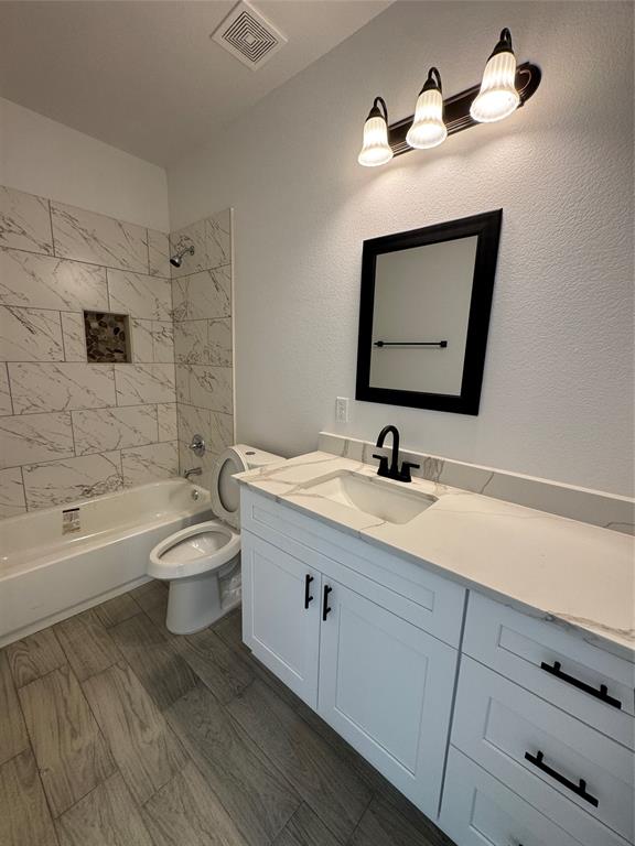 318 E Republic Avenue, Baytown, Texas image 8