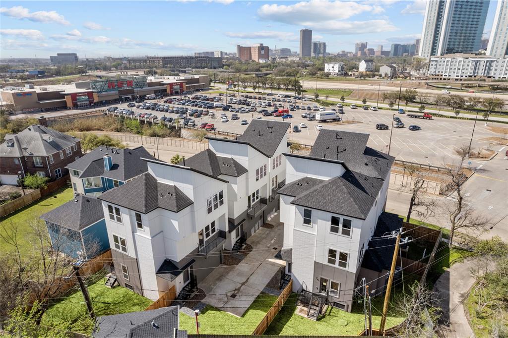 2505 N MacGregor Way