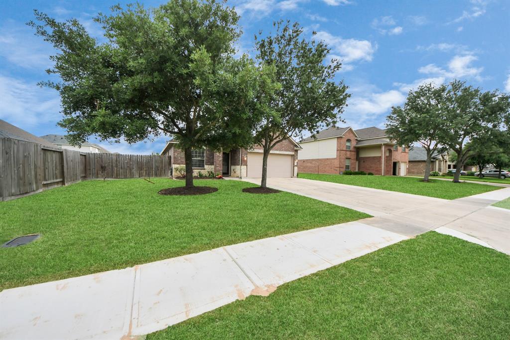 7403 Northfork Drive, Pearland, Texas image 2