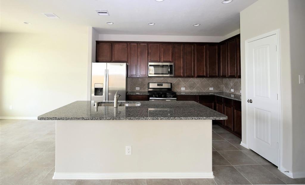 8014 Oxbow Manor Lane, Cypress, Texas image 5