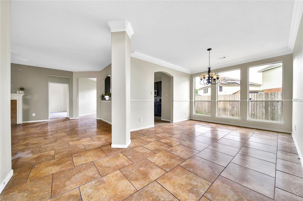 5614 Calamus Circle, Baytown, Texas image 4