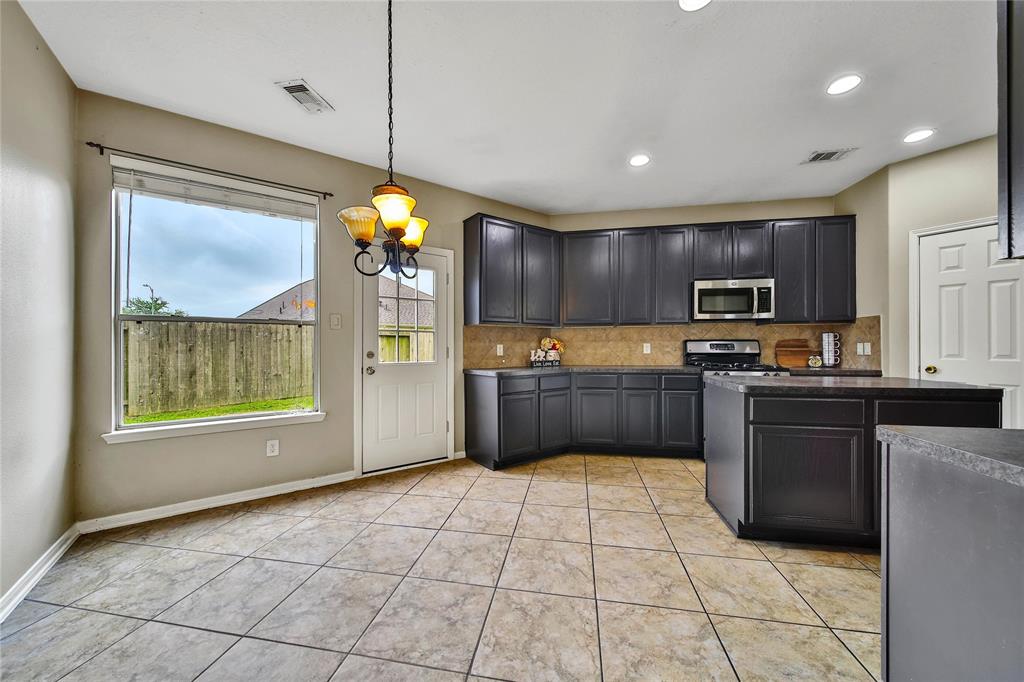 5614 Calamus Circle, Baytown, Texas image 9