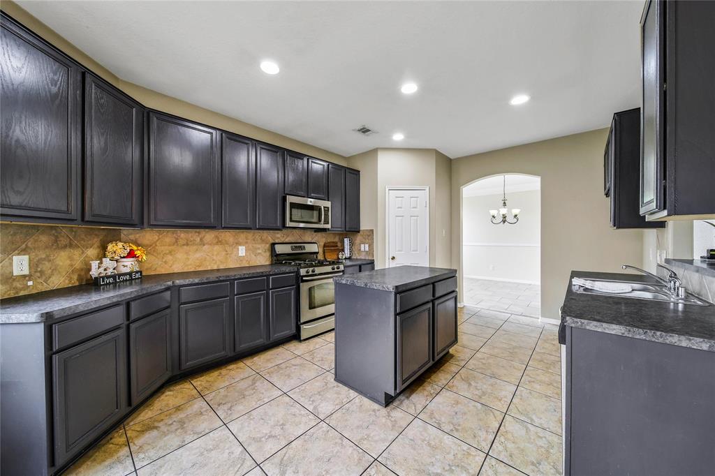 5614 Calamus Circle, Baytown, Texas image 7