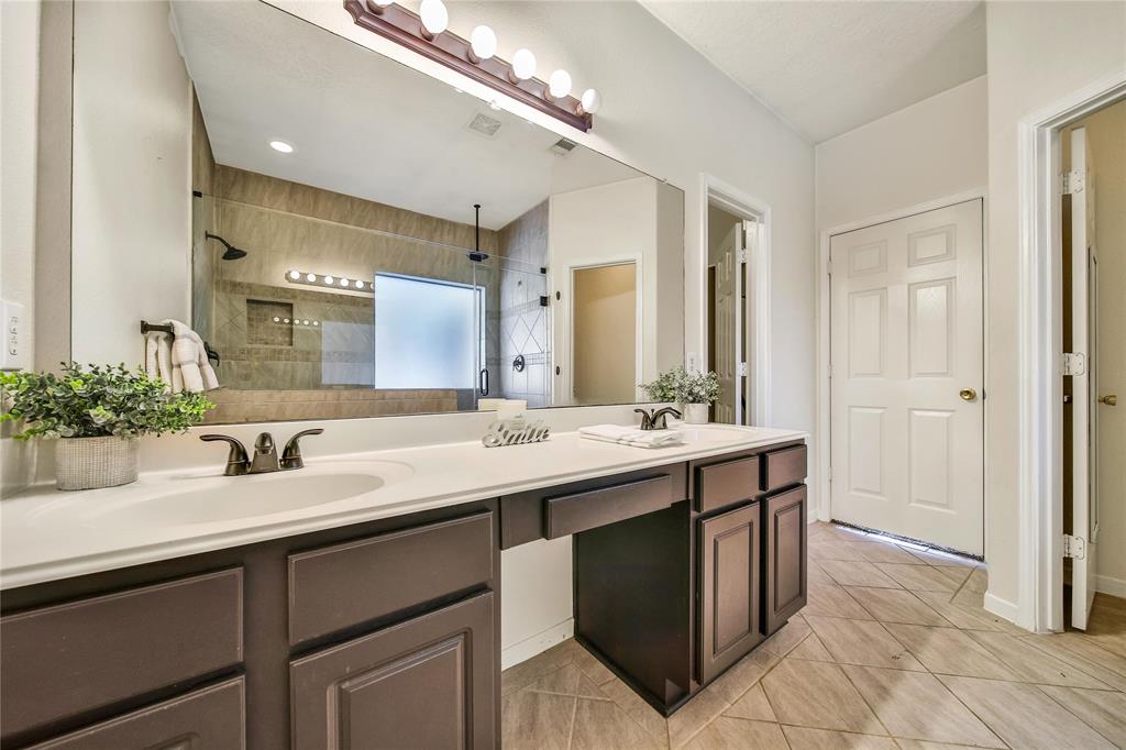 5614 Calamus Circle, Baytown, Texas image 11