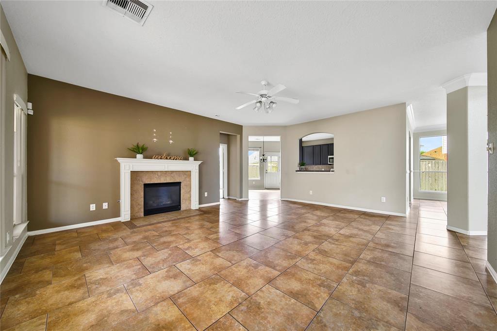 5614 Calamus Circle, Baytown, Texas image 6