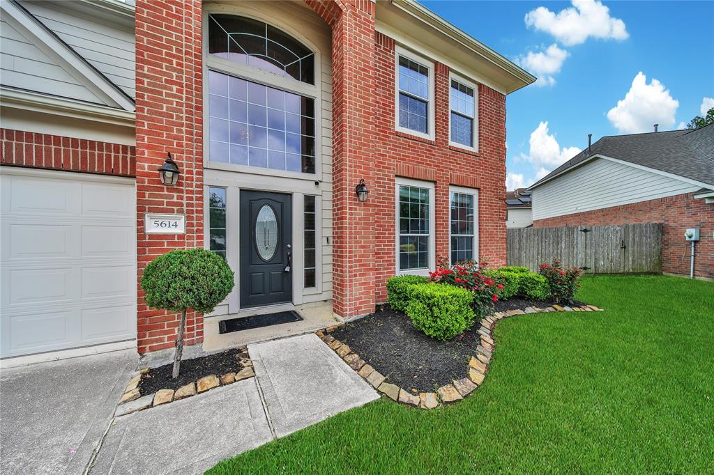 5614 Calamus Circle, Baytown, Texas image 2