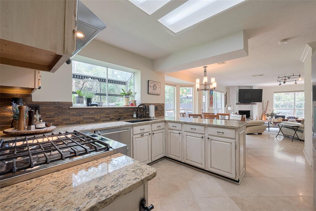 23 E Copper Sage Circle, The Woodlands, Texas image 17