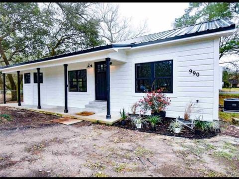 Single Family Residence in Vidor TX 990 Springdale Street.jpg