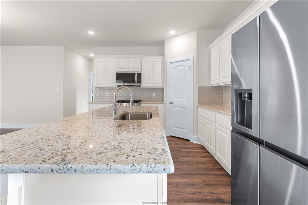 6114 Pocono Drive, College Station, Texas image 9