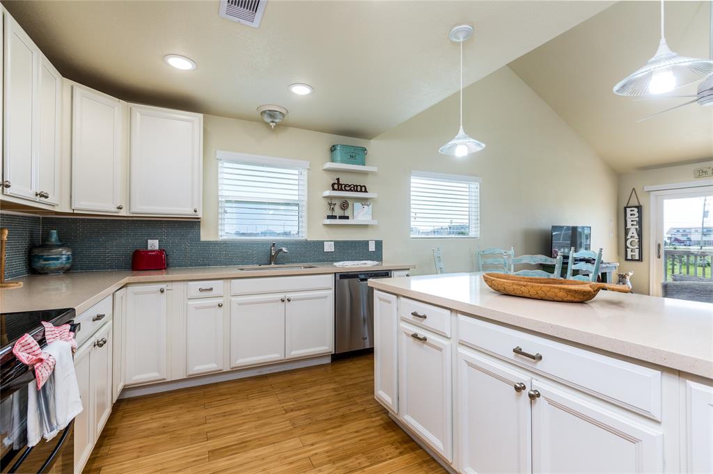 4215 San Jacinto Drive, Galveston, Texas image 13