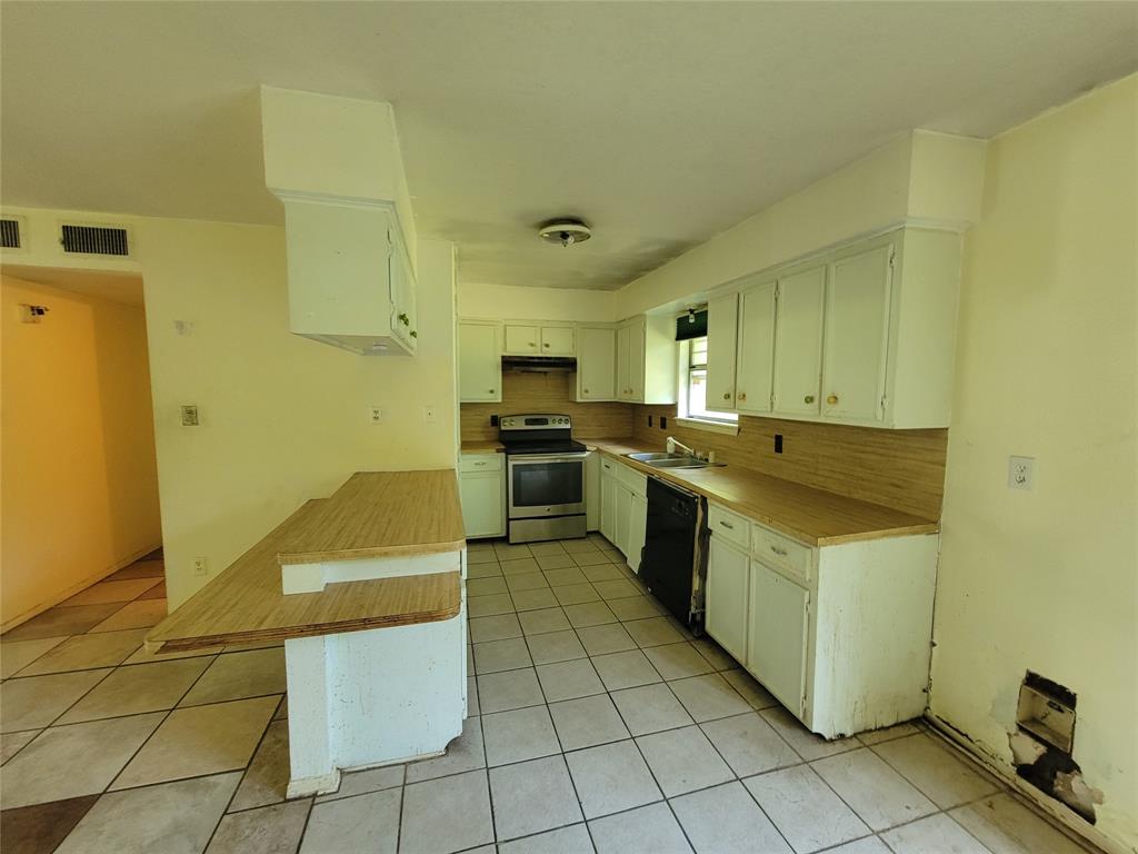203 N Forest Drive, Willis, Texas image 7