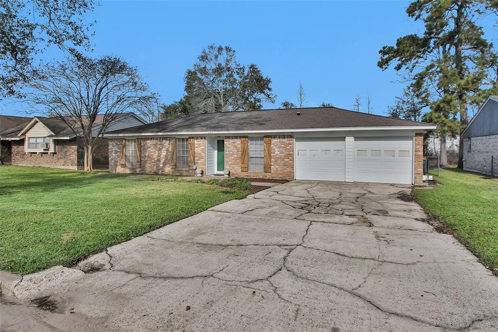 227 Crest Hill Drive, Conroe, Texas image 1