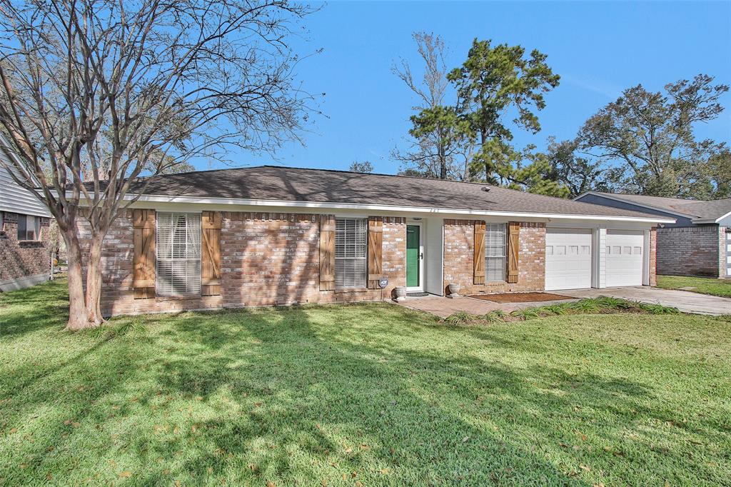 227 Crest Hill Drive, Conroe, Texas image 2
