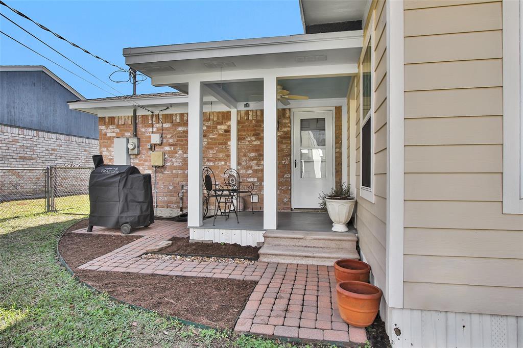 227 Crest Hill Drive, Conroe, Texas image 24