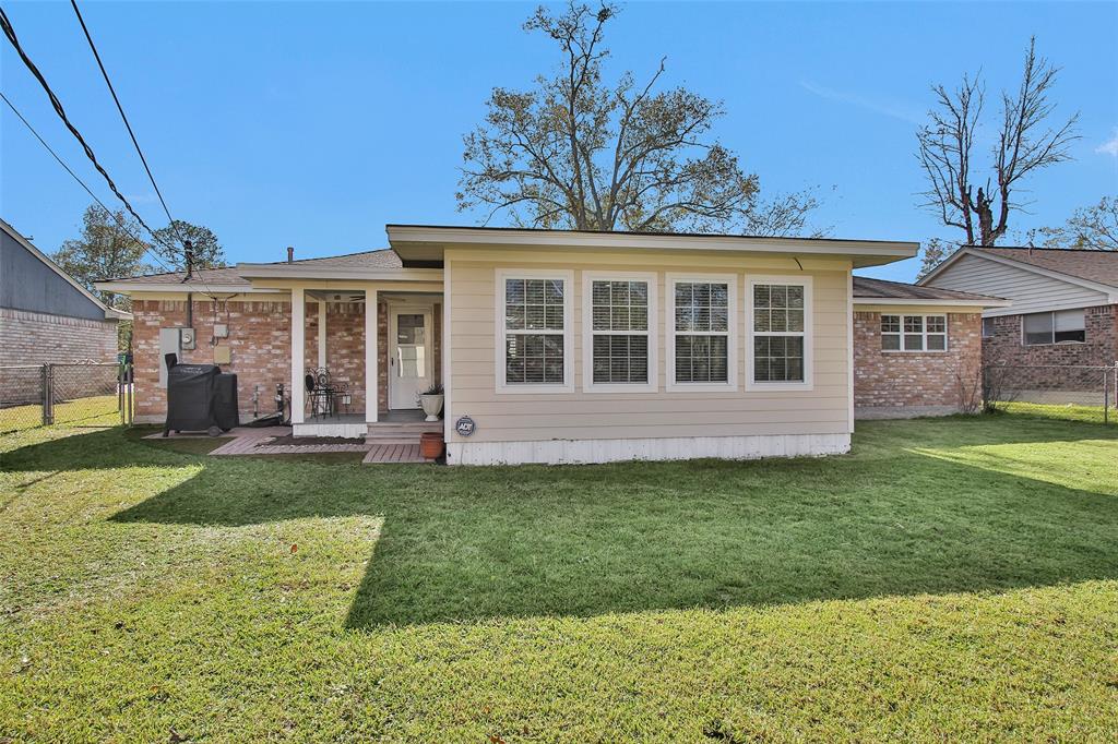227 Crest Hill Drive, Conroe, Texas image 25