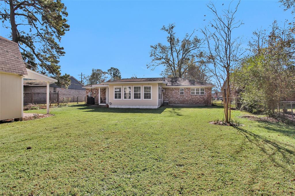 227 Crest Hill Drive, Conroe, Texas image 26