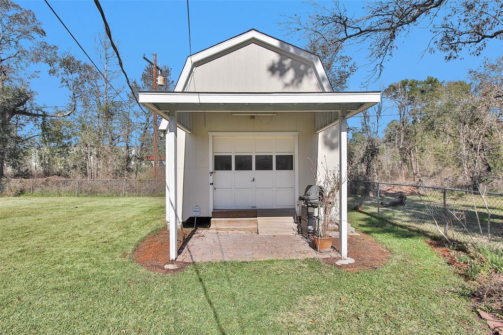 227 Crest Hill Drive, Conroe, Texas image 27