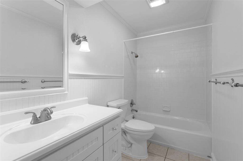 227 Crest Hill Drive, Conroe, Texas image 21