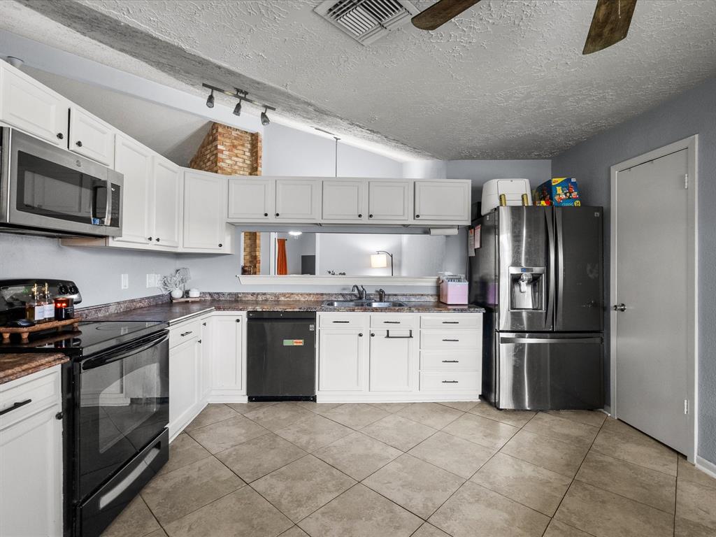 9731 Rocky Hollow Road, La Porte, Texas image 8