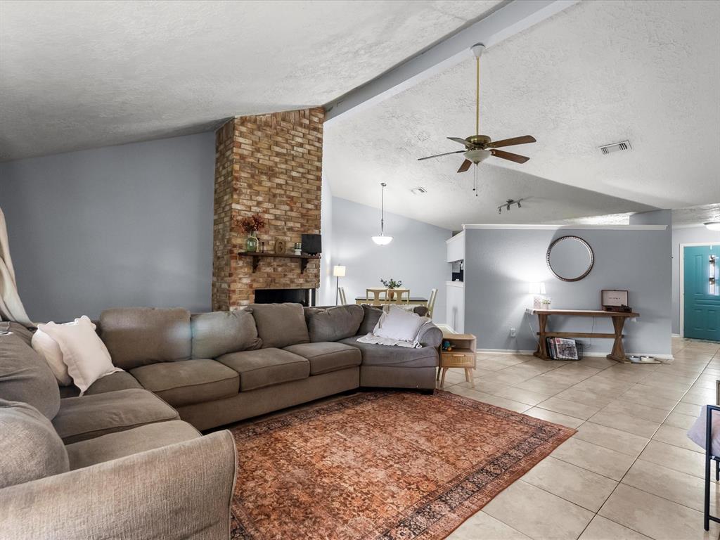 9731 Rocky Hollow Road, La Porte, Texas image 6