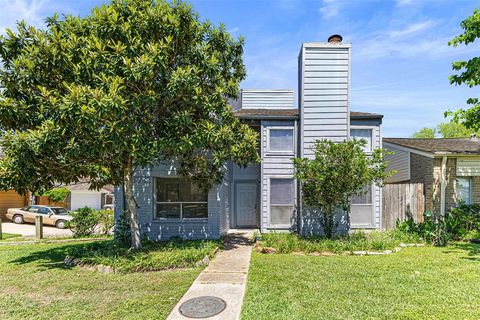 Photo of 8712 Covent Garden St Street, Houston, TX 77031 (MLS # 94787898)
