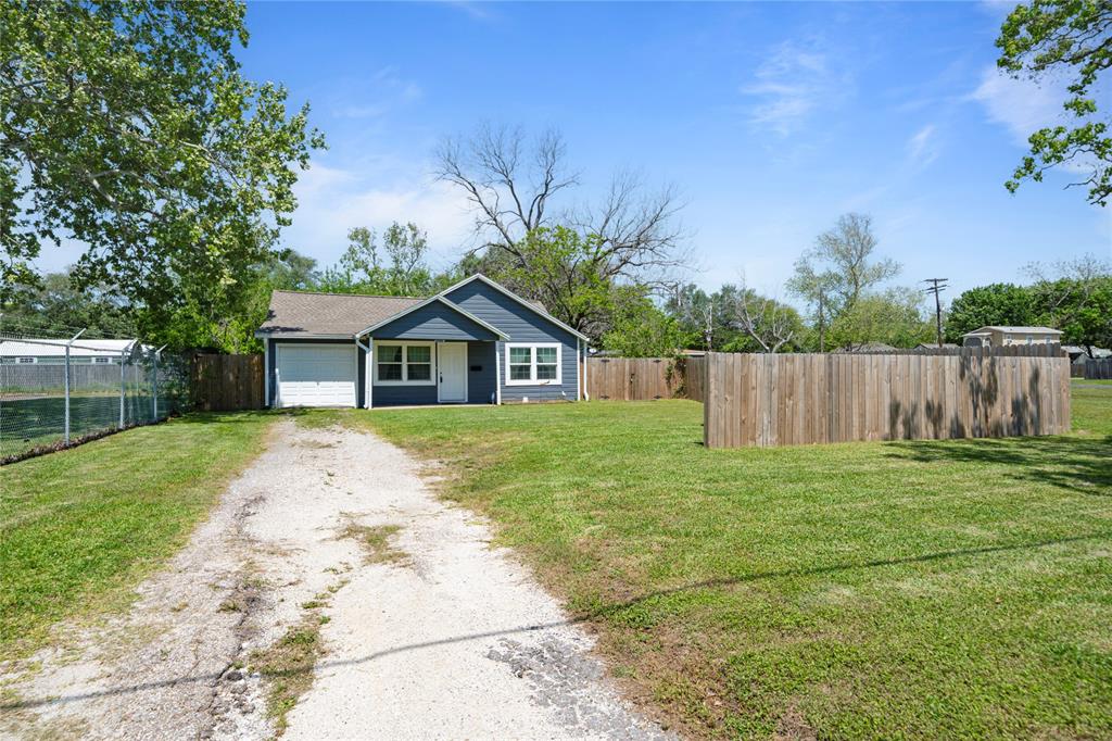 2206 Texas Avenue, Texas City, Texas image 3