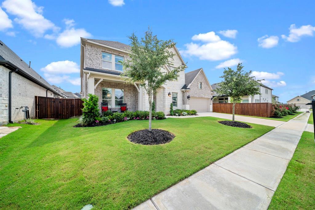 2310 Desert Holly Drive, Katy, Texas image 3