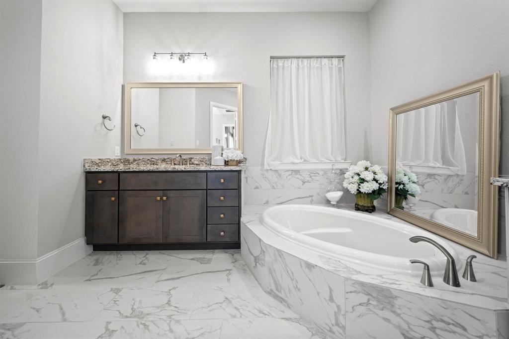 2310 Desert Holly Drive, Katy, Texas image 28
