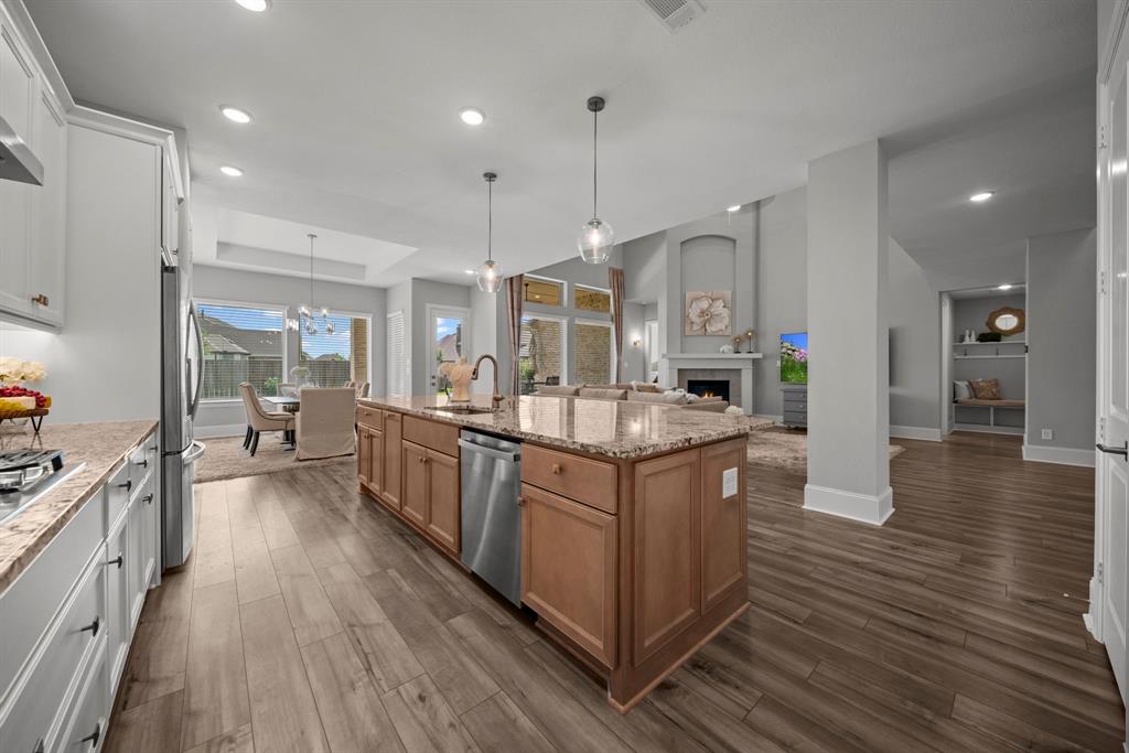 2310 Desert Holly Drive, Katy, Texas image 18