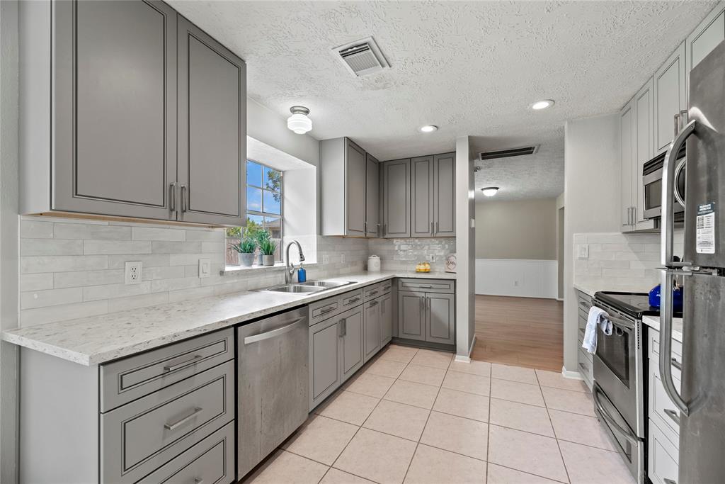 4131 N New Meadows Drive, Sugar Land, Texas image 12