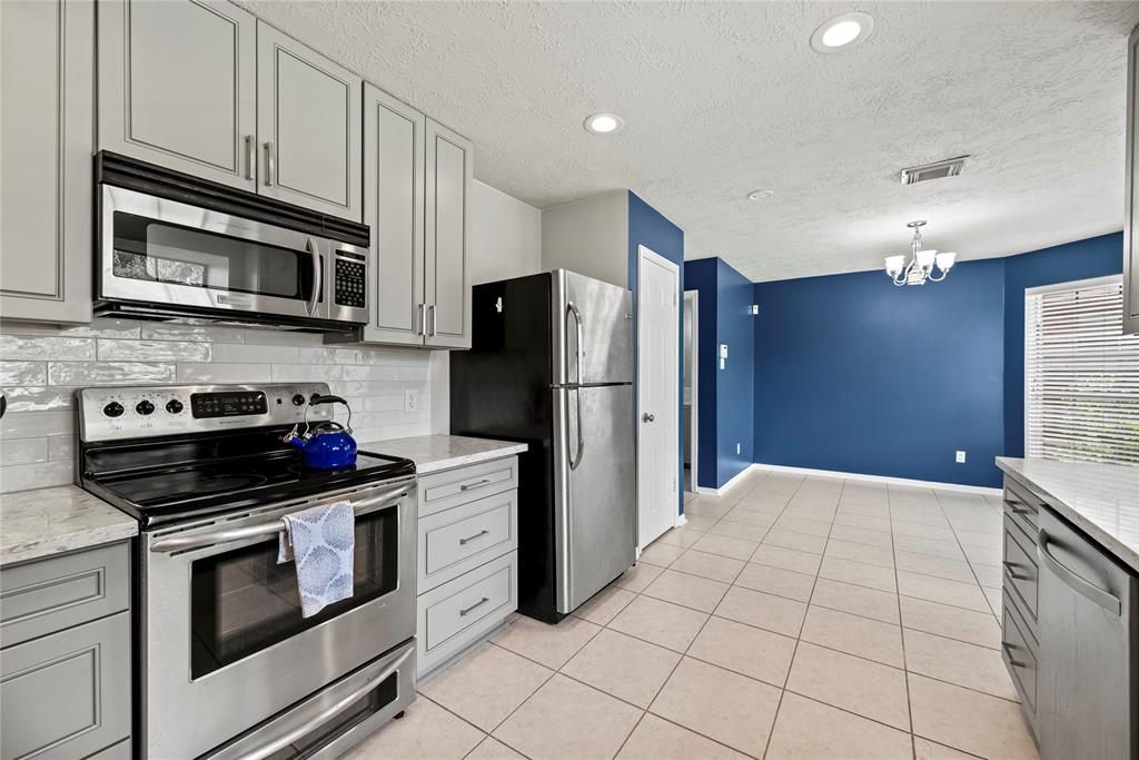 4131 N New Meadows Drive, Sugar Land, Texas image 11