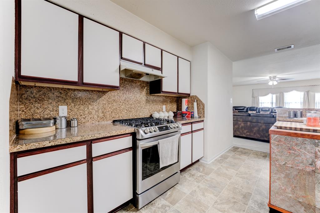 16758 N Rail Drive, Conroe, Texas image 11