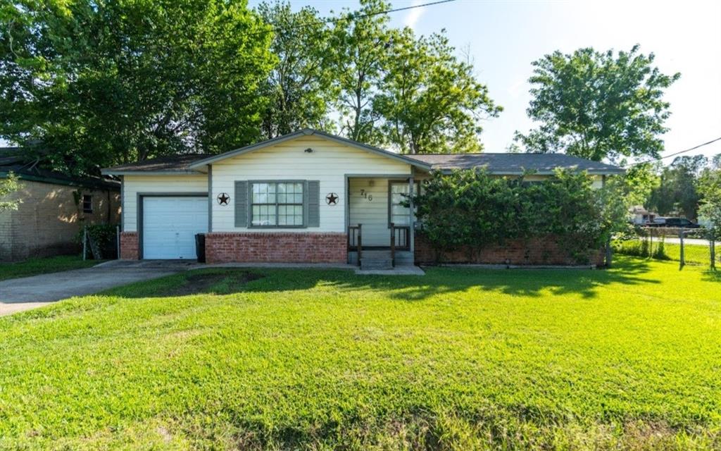 716 Old Angleton Road, Clute, Texas image 1