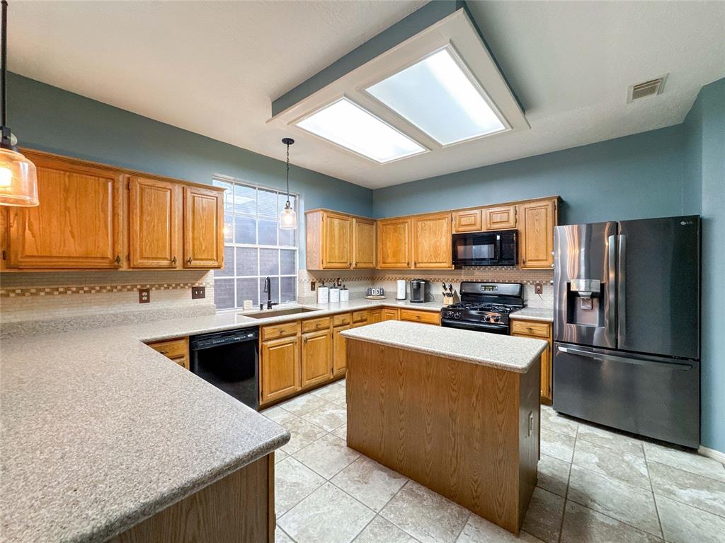 2007 S Mission Circle, Friendswood, Texas image 10